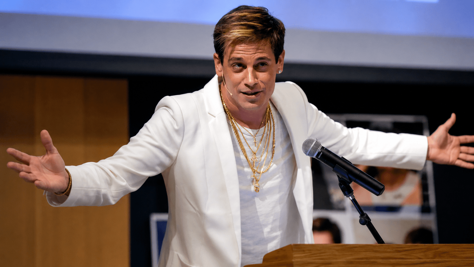 Milo Yiannopoulos ICE detention